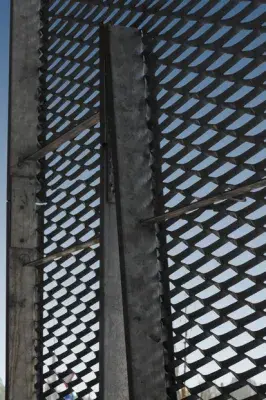 Particolare del montaggio in facciata